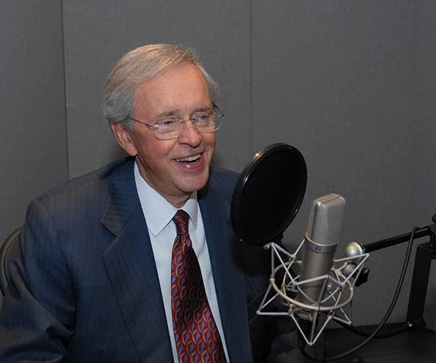 “En Contacto con Dr. Charles Stanley” Begins Airing on Radio